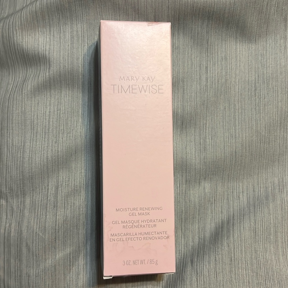 Mary Kay timewise, moisture renewing Gel  mask new in box In daye.